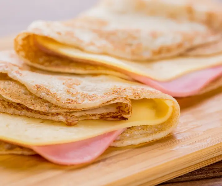 Panqueques integrales con jamón de pavo y queso sin gluten