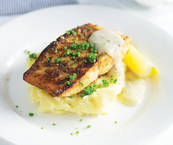 Pescado al horno con puré de papas fácil