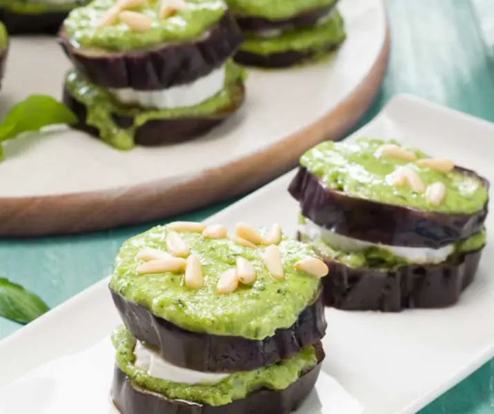 Milhoja de berenjena y queso de cabra al pesto thermomix