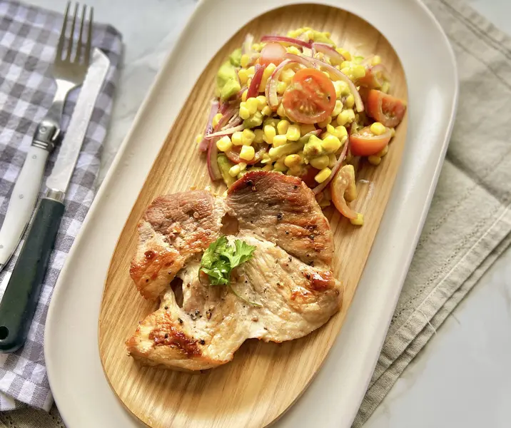 Bistec con ensalada de choclo sin gluten