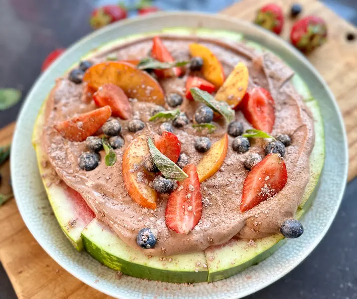 Pizza de sandía con crema de cacao