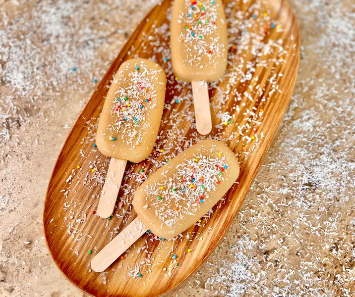 Helado paleta de manjar y coco