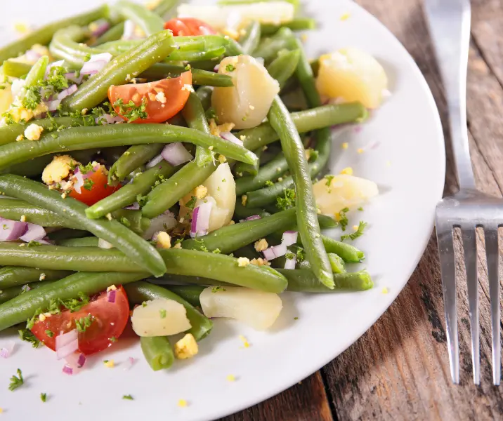 Choclo, tomates cherry, palta y porotos verdes