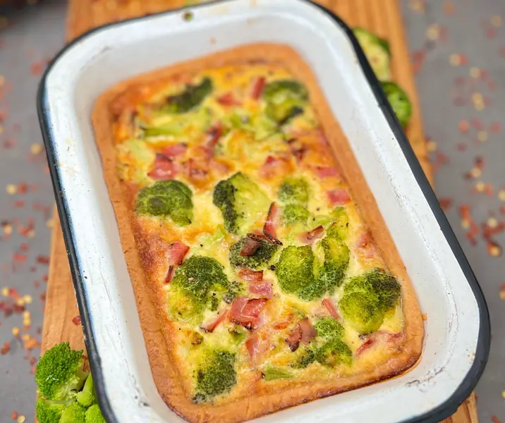 Quiche de brócoli con jamón pierna de cerdo mix pimientas