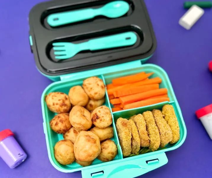 Nuggets de pollo con papas duquesas caseras
