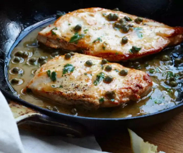 Pollo a la alcaparra con puré de zapallo