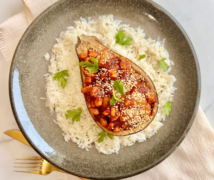 Berenjenas rellenas de cerdo pekín y arroz