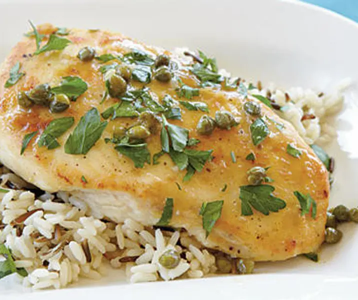 Pollo a la alcaparra con arroz