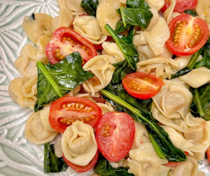 Tortellinis con espinaca y tomate bbb