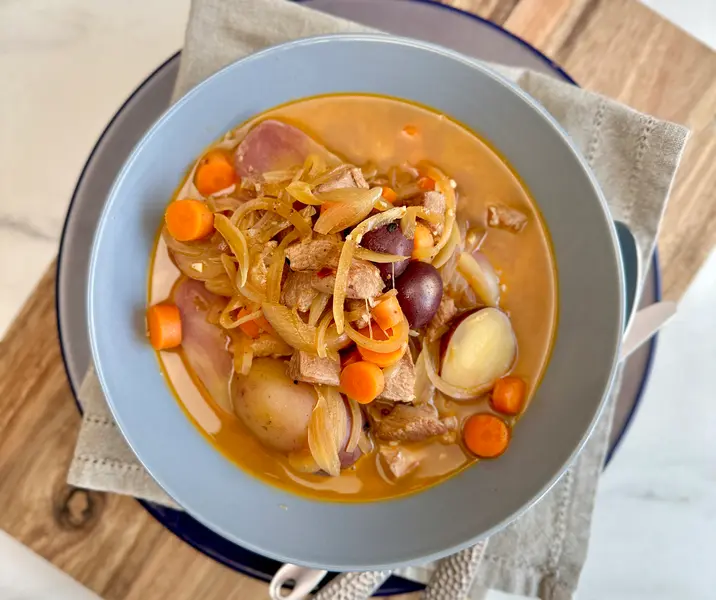 Estofado de trutro corto de pavo con papas chilotas