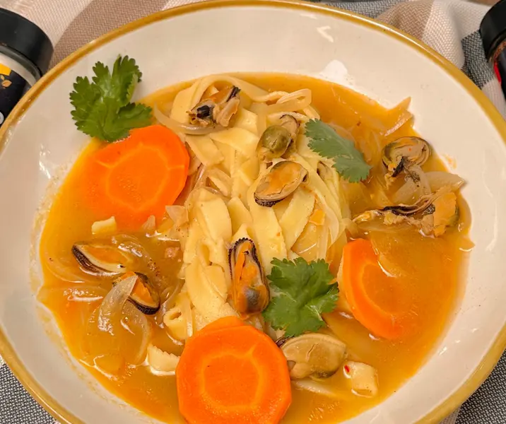 Sopa marina con pebre seco