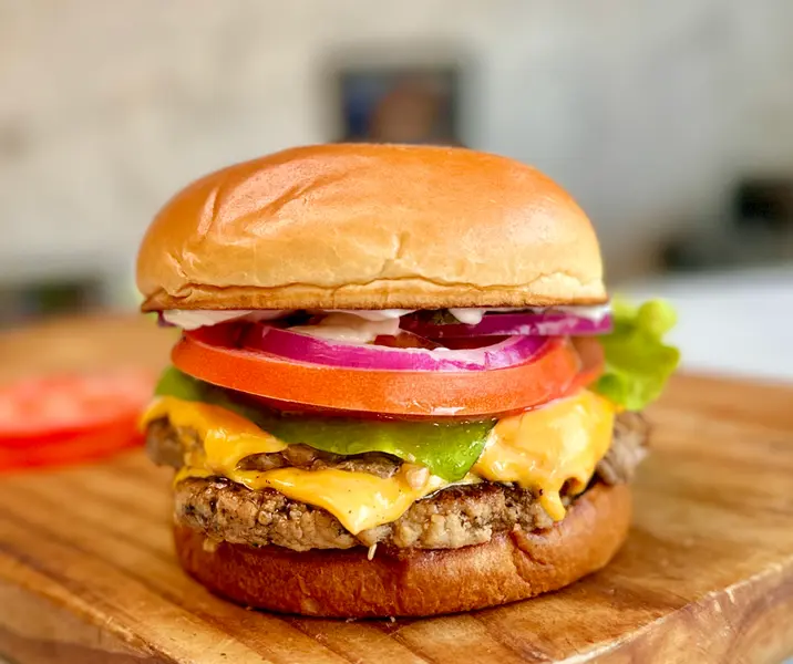 Doble smash burger clásica al estilo ComoQuiero