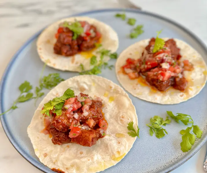 Tacos al pastor de pollo con pico de gallo