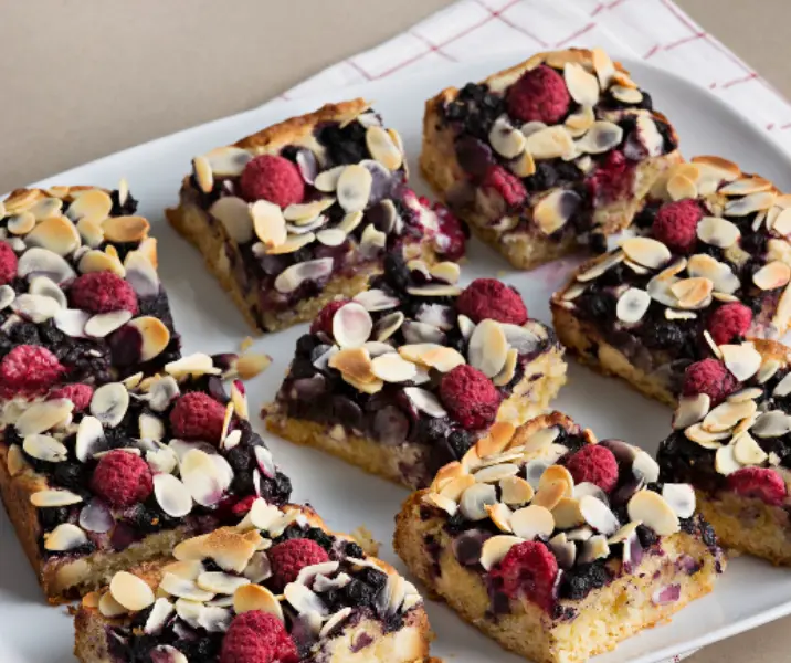 Blondies con almendras y frutos rojos thermomix