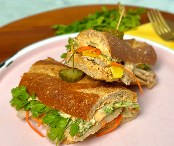 Sándwich vietnamita de lomo de cerdo - banh mi