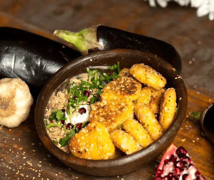 Nuggets spicy con baba ganoush