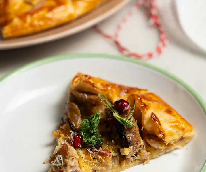 Galette de cebolla morada y cerdo