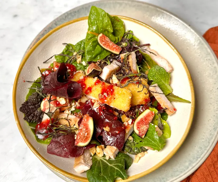 Ensalada de quínoa y chuletitas de cerdo