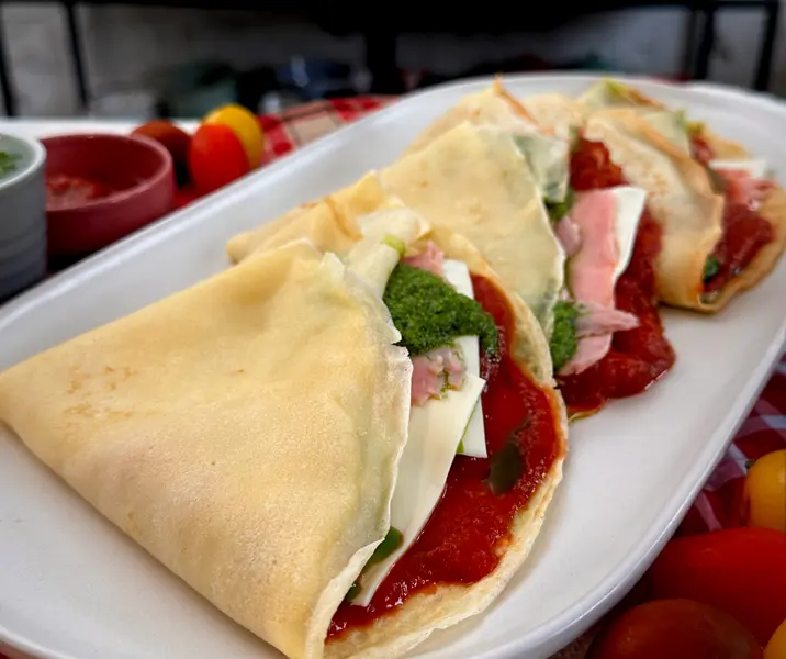 Panqueque jarpa con salsa y pesto