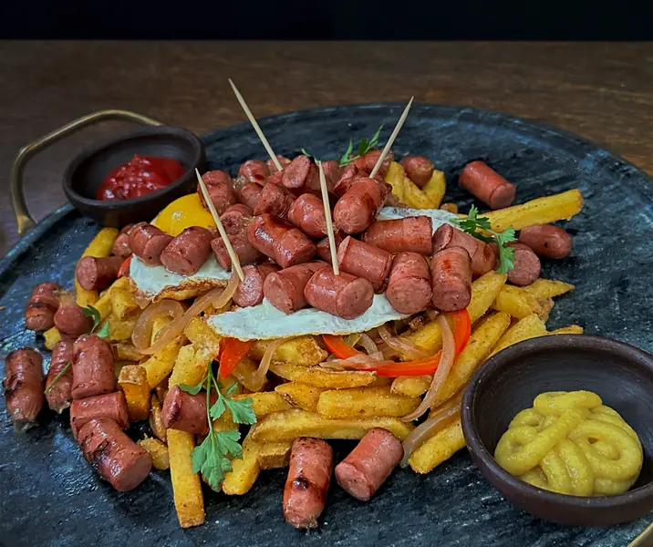 Chorrillana con longanicillas