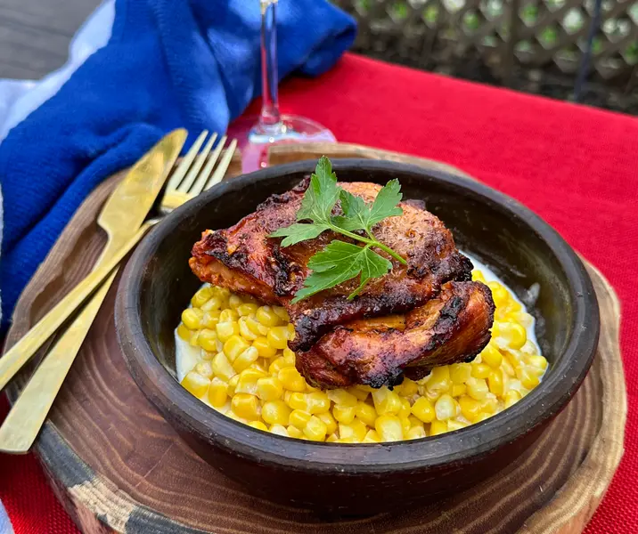 Trutro de pollo a la parrilla con choclo a la crema