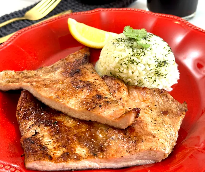 Malaya al limón con arroz verde