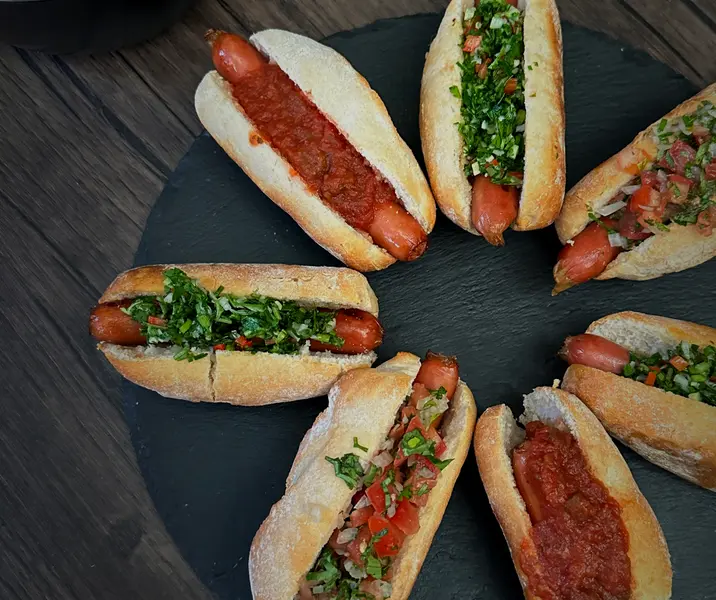 Mini choripanes con 3 salsas