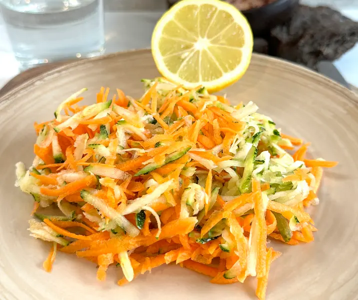 Pepino y zanahoria rallados