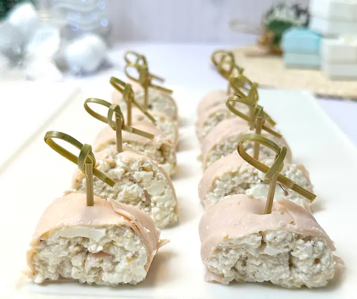 Rollitos de jamón de pavo y quesillo