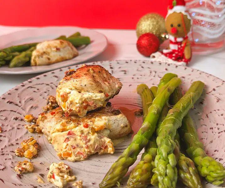 Pechuga de pollo rellena con pimentones