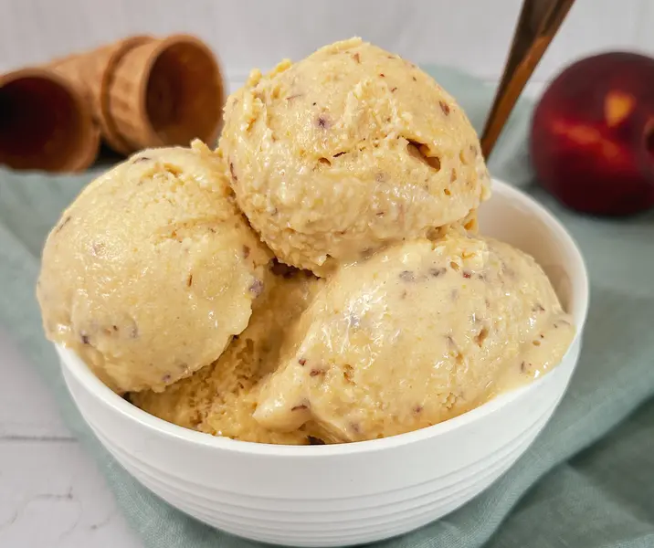 Helado casero de duraznos