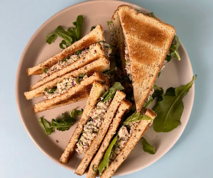 Sándwich fresquito de jurel