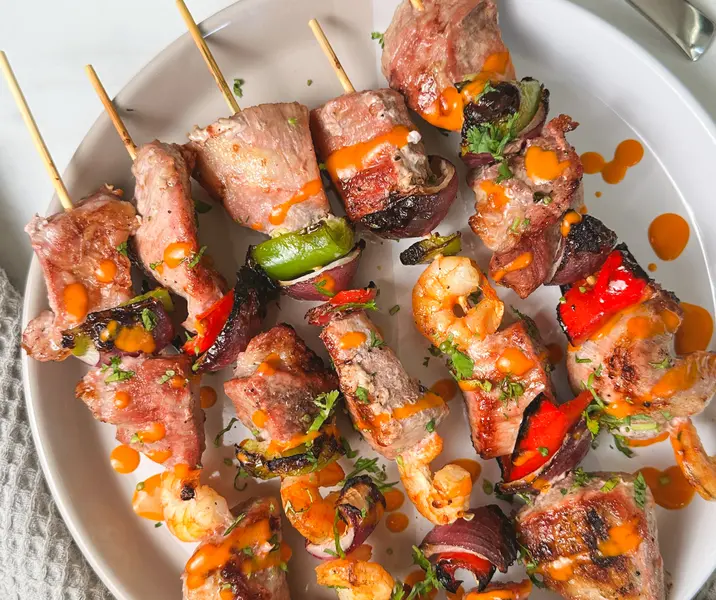 Anticucho mar y tierra