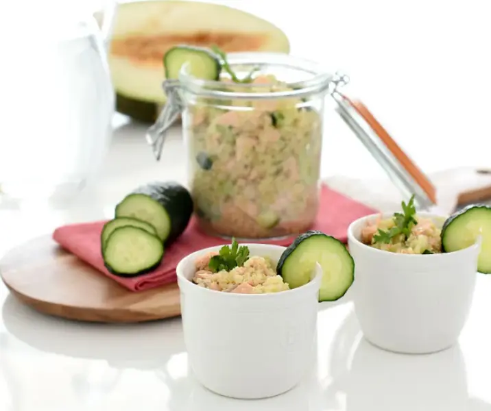 Ensalada de quinoa, salmón y pepino thermomix