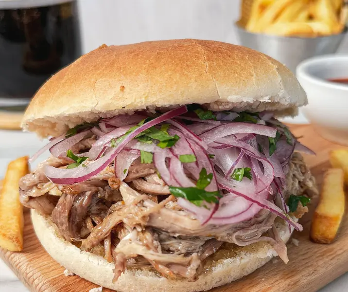 Sándwich al puro estilo pulled pork