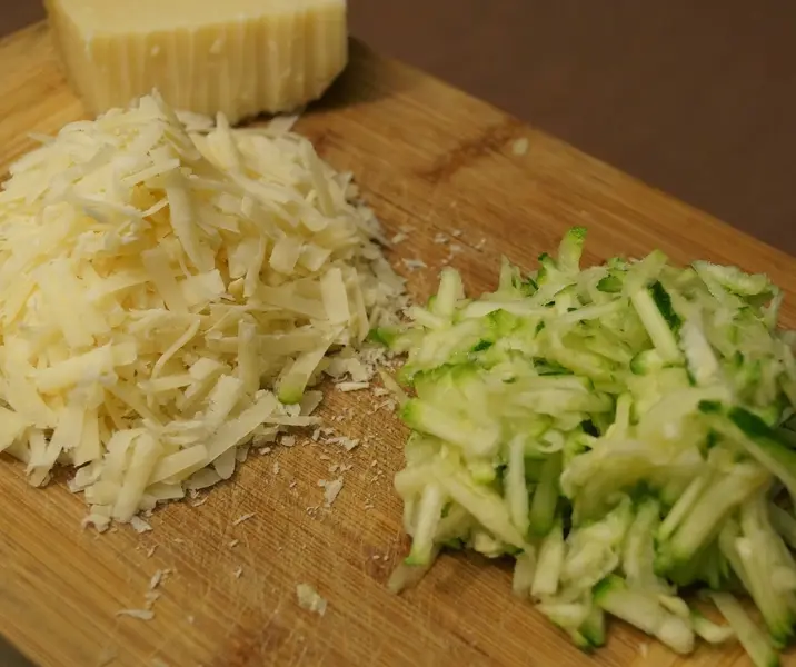 Panqueques de zapallo italiano rellenos con champiñones y espárragos