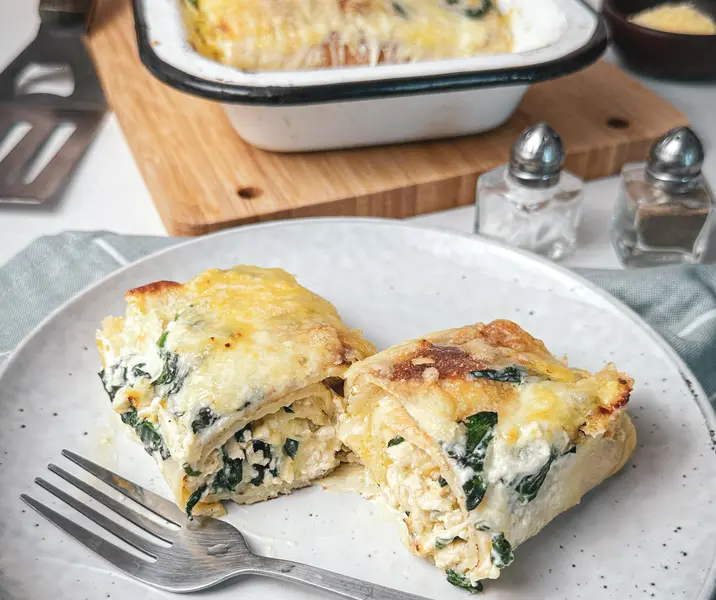 Panqueques rellenos con pollo y espinaca