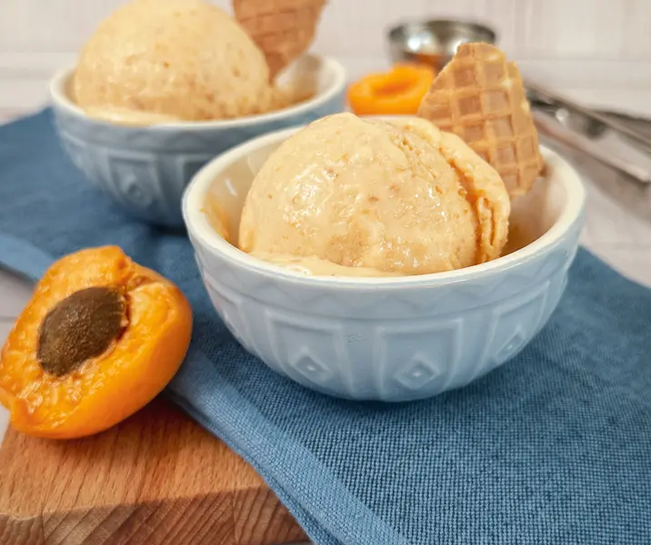 Helado casero de damascos