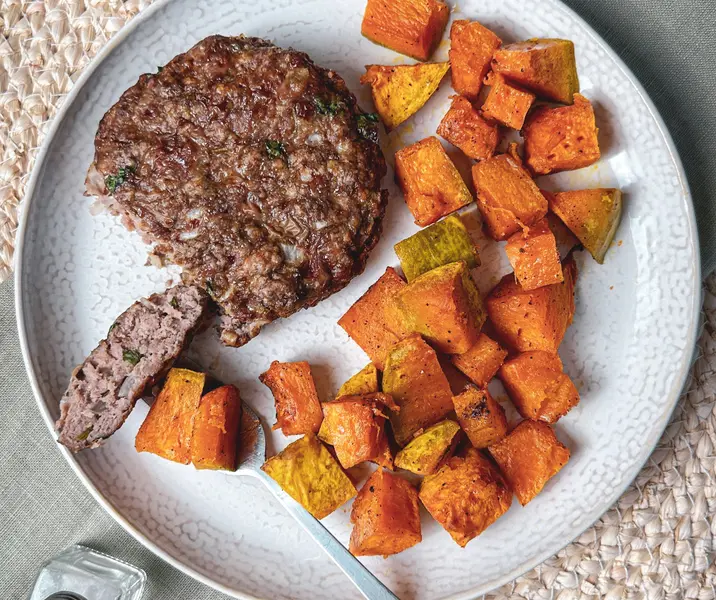 Zapallo asado con hamburguesa casera air fryer