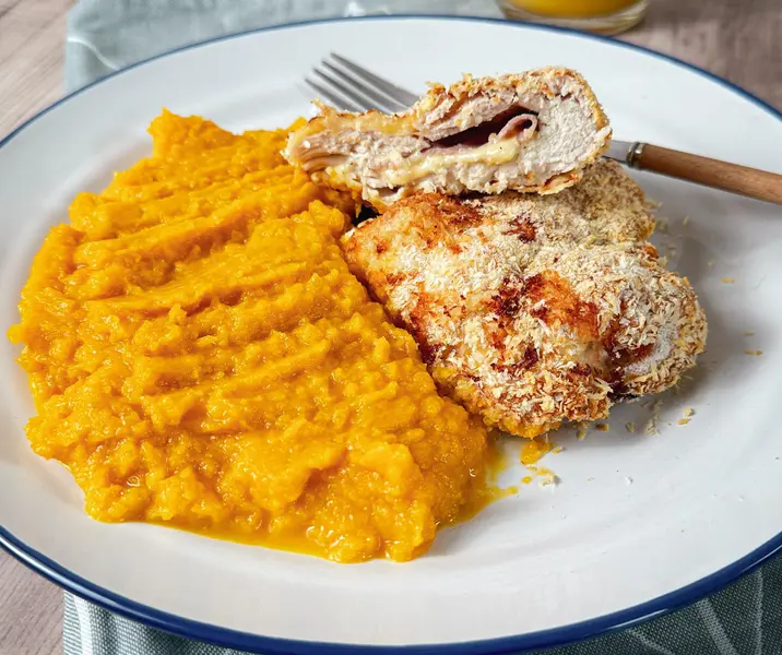 Pollo kaiser con puré de zapallo