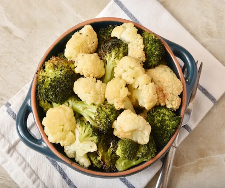 Arbolitos de coliflor y brócoli parmesano y ajo air fryer