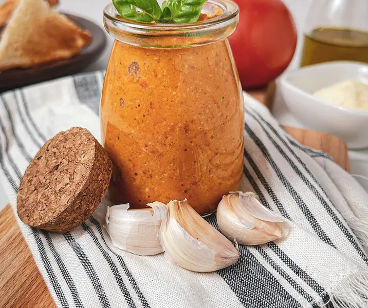 Pesto con cáscara de tomate