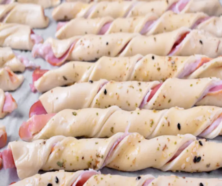 Palitos de tocino con queso camembert air fryer