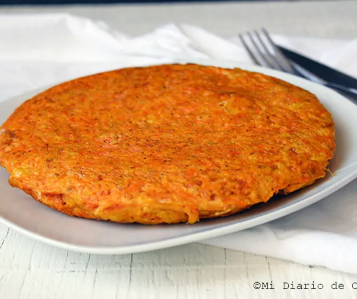 Tortilla de zanahoria con papas doradas