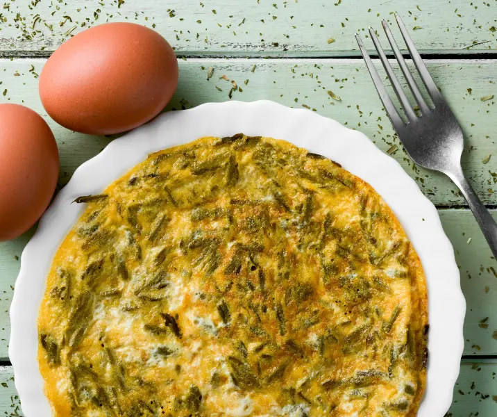 Tortilla de porotos verdes con papas doradas