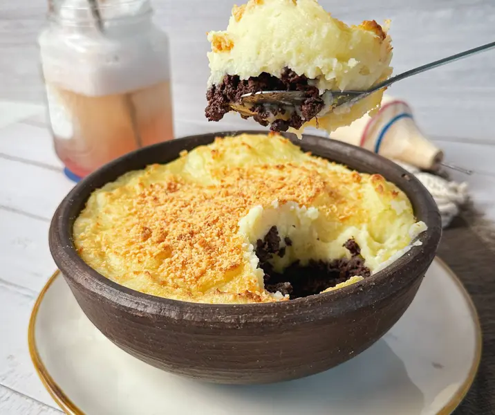 Pastel de papa con prieta que sobró del asado