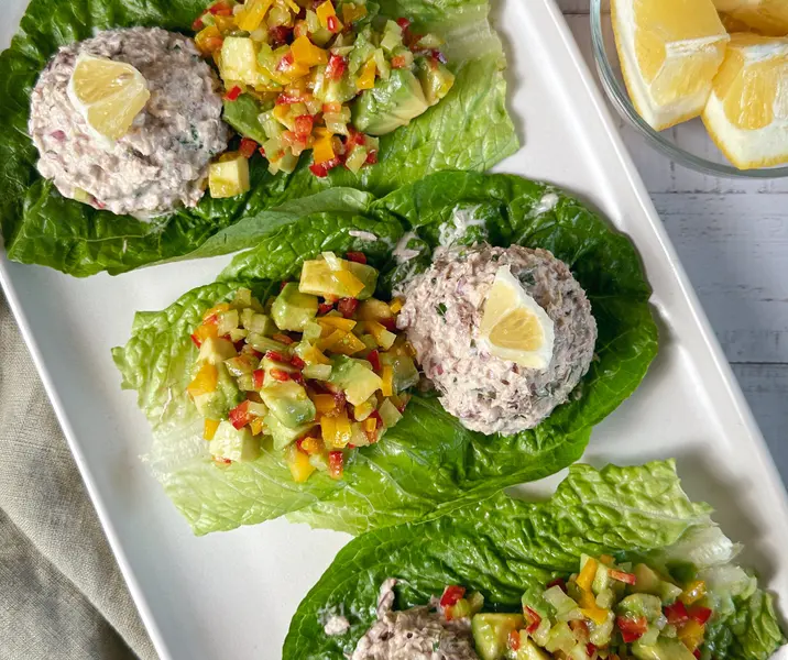 Botes de lechuga con jurel