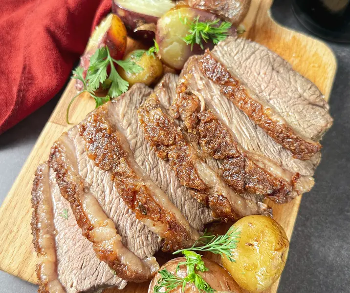 Punta de ganso al horno con papas nativas