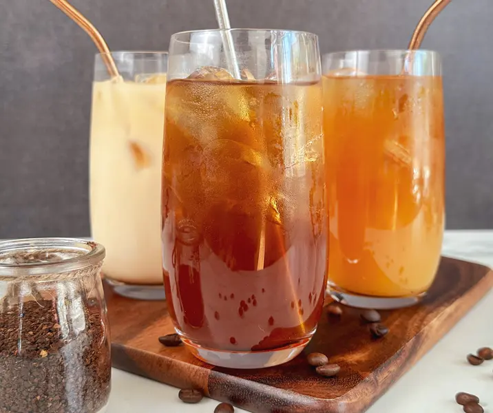 Cold brew con jugo de naranja