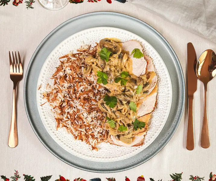 Pavo en salsa de champiñones y crema